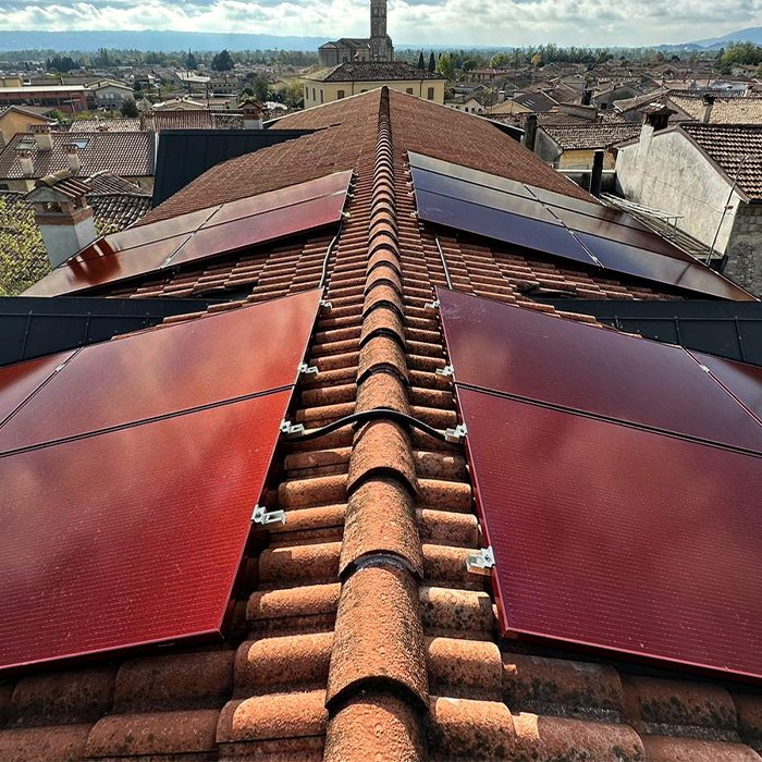 Rote Photovoltaikmodule FuturaSun
